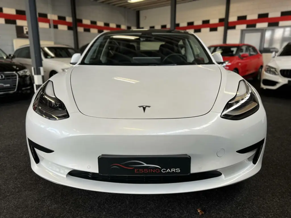 Tesla Model 3 2