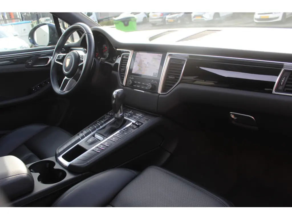 Porsche Macan 3