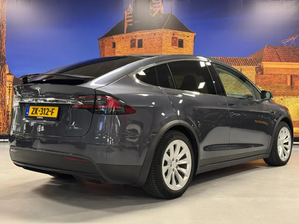 Tesla Model X 2