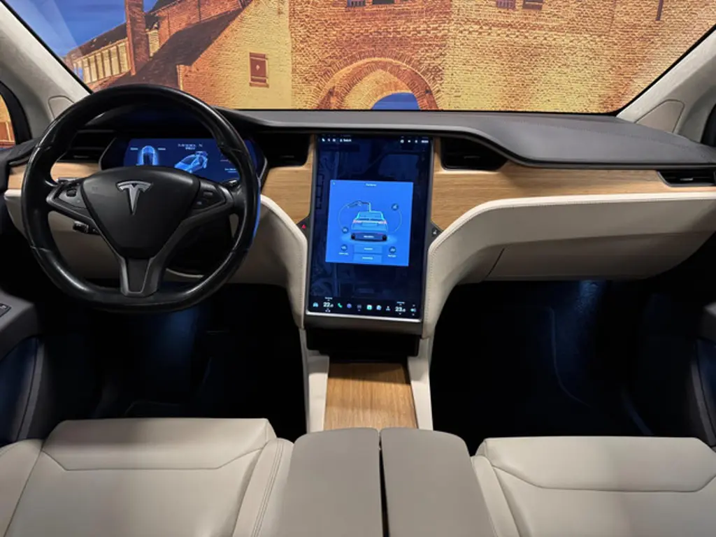 Tesla Model X 3