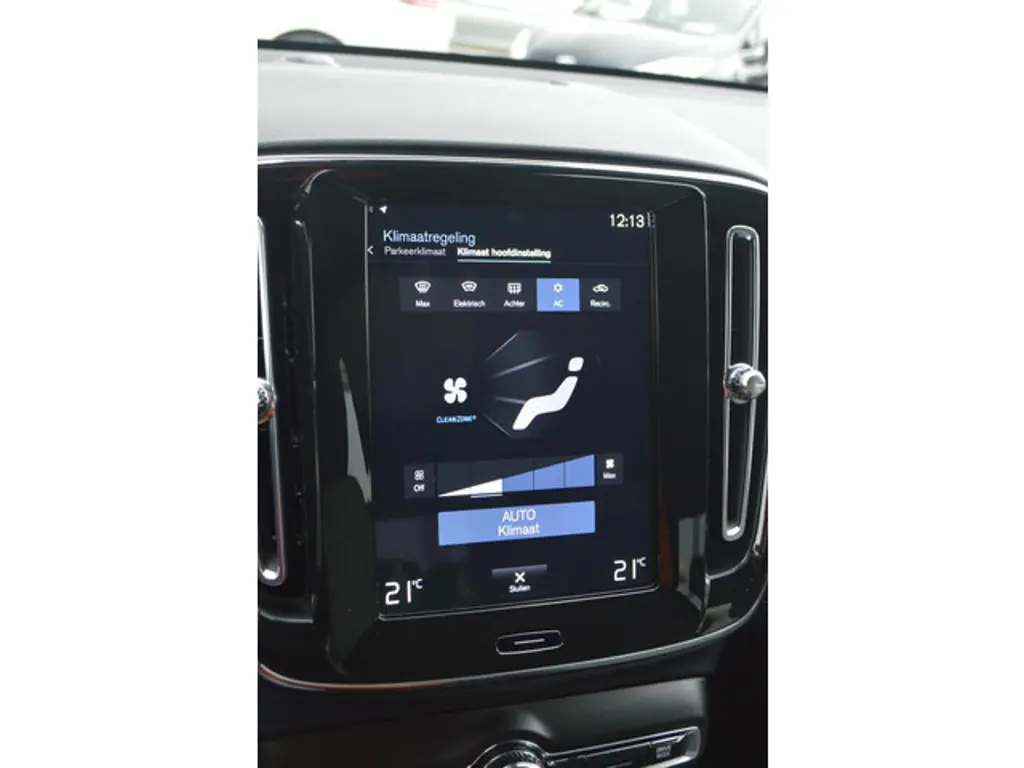 Volvo XC40 3