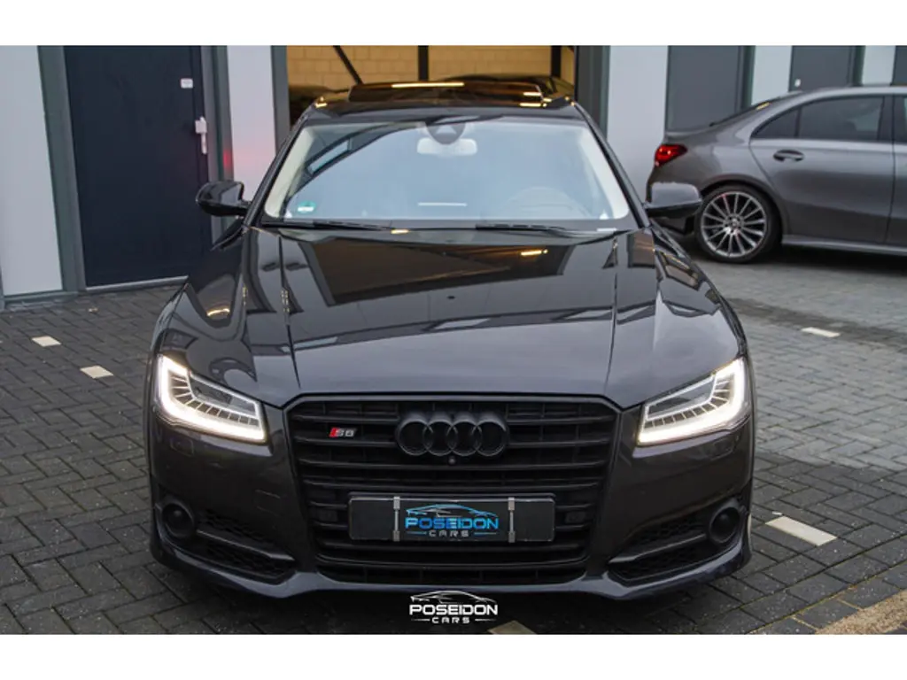 Audi S8 2