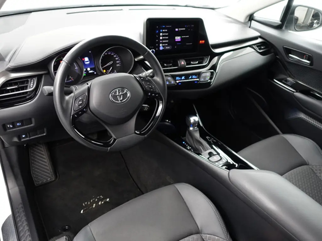 Toyota C-HR 2