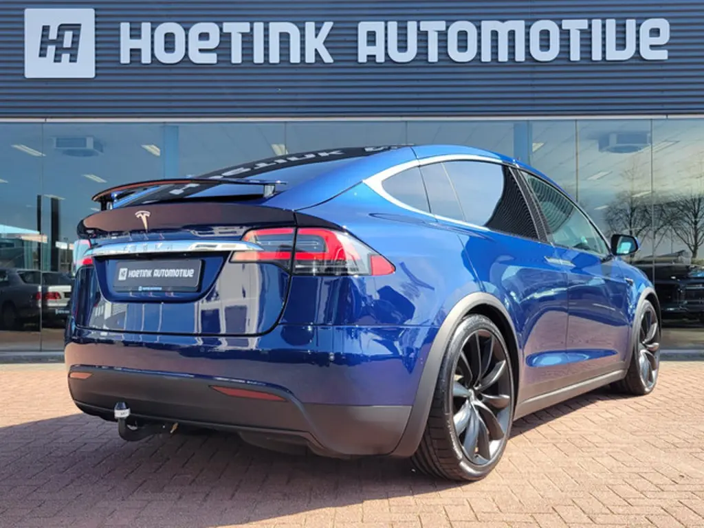 Tesla Model X 2