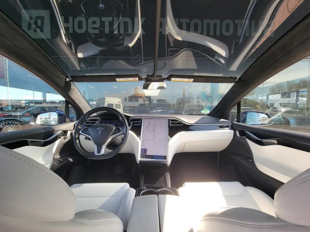 Tesla Model X 3