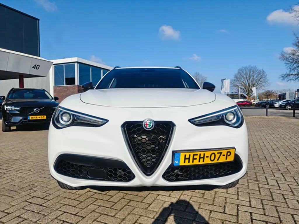 Alfa Romeo Stelvio 2