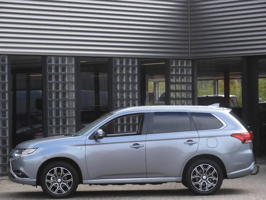 Mitsubishi Outlander 3