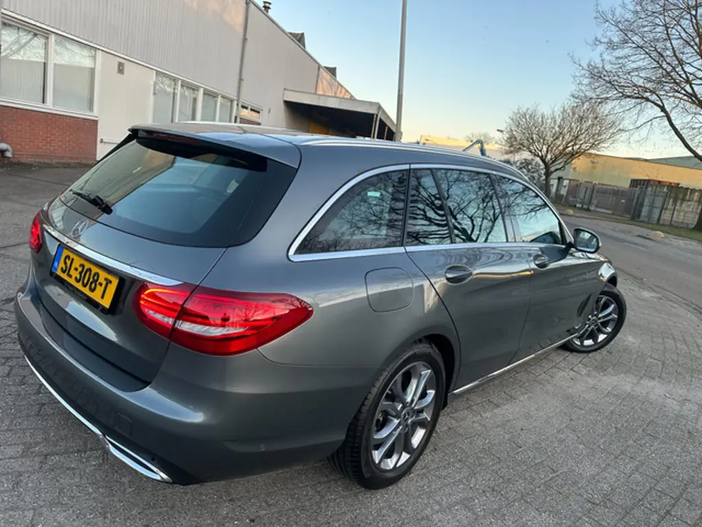 Mercedes-Benz C-Klasse 2