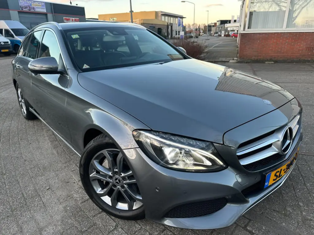 Mercedes-Benz C-Klasse 3