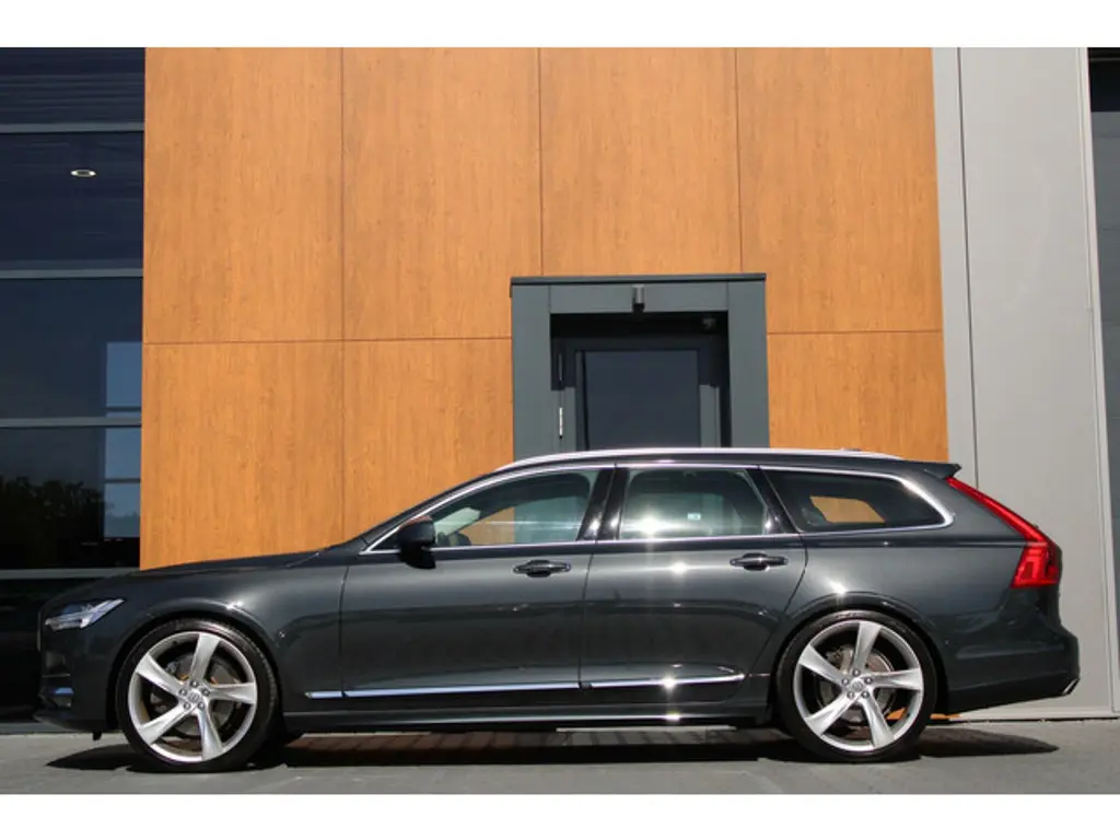 Volvo V90 2