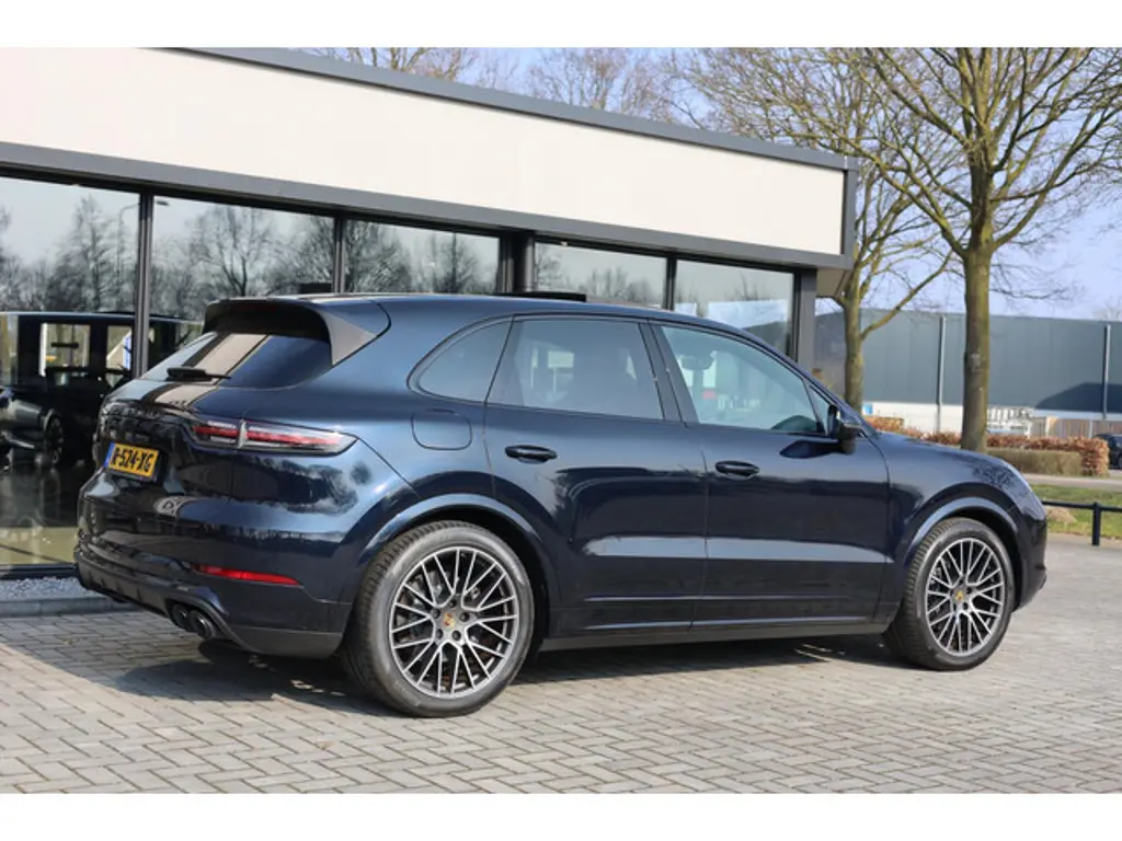 Porsche Cayenne 2