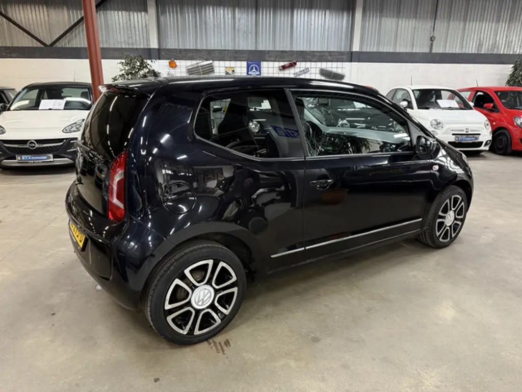 Volkswagen up! 3