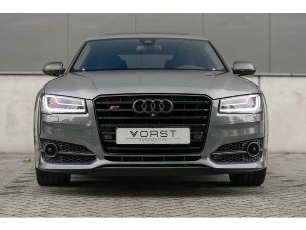 Audi S8 2