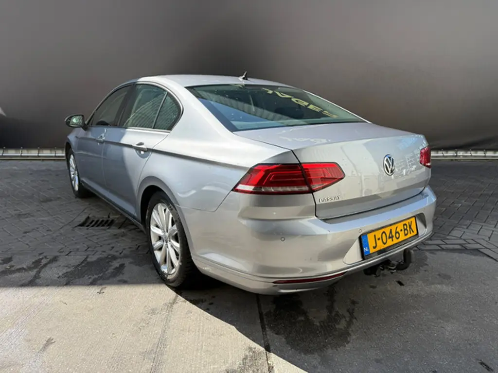 Volkswagen Passat 2