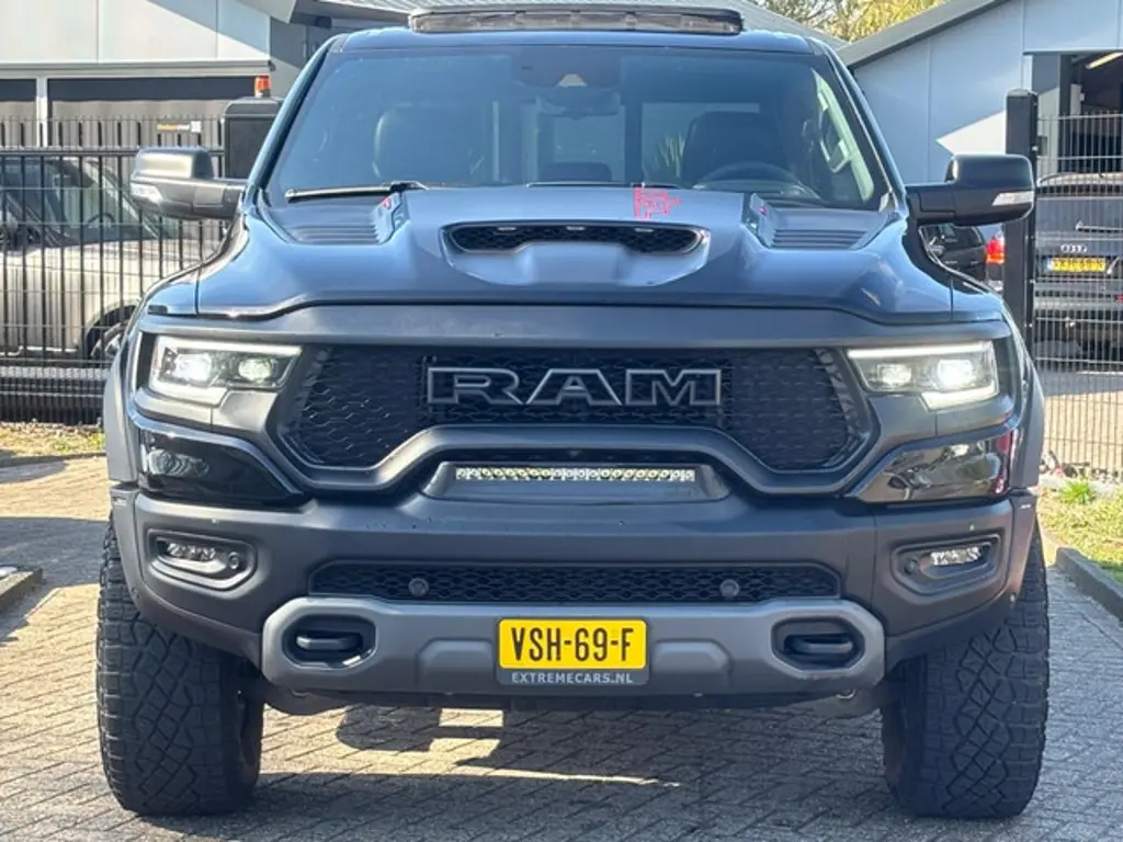 Dodge Ram Pick-Up 2