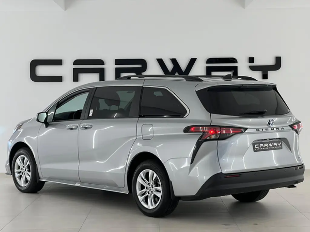 Toyota Sienna 3