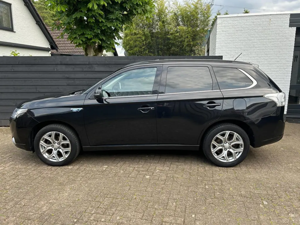 Mitsubishi Outlander 2