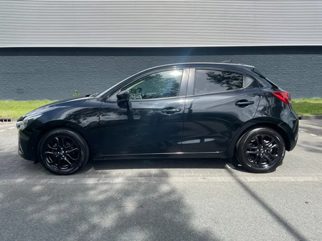 Mazda 2 3
