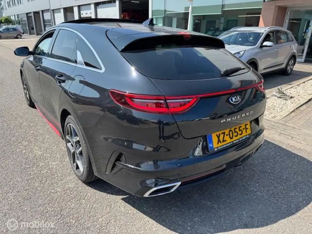 Kia ProCeed 3