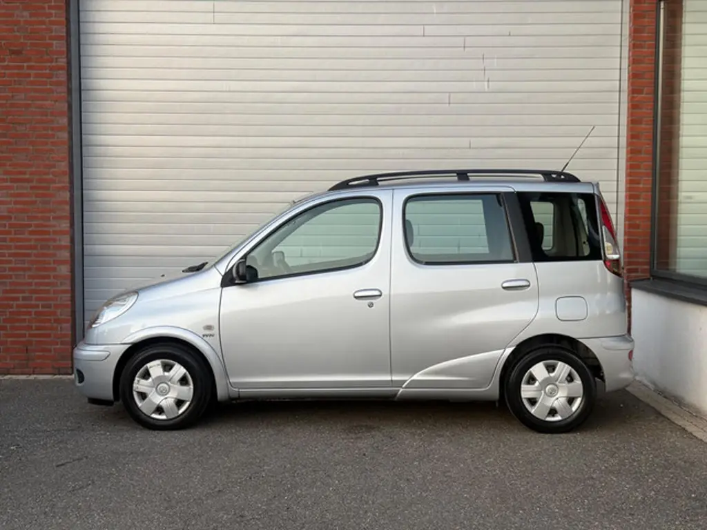 Toyota Yaris Verso 2