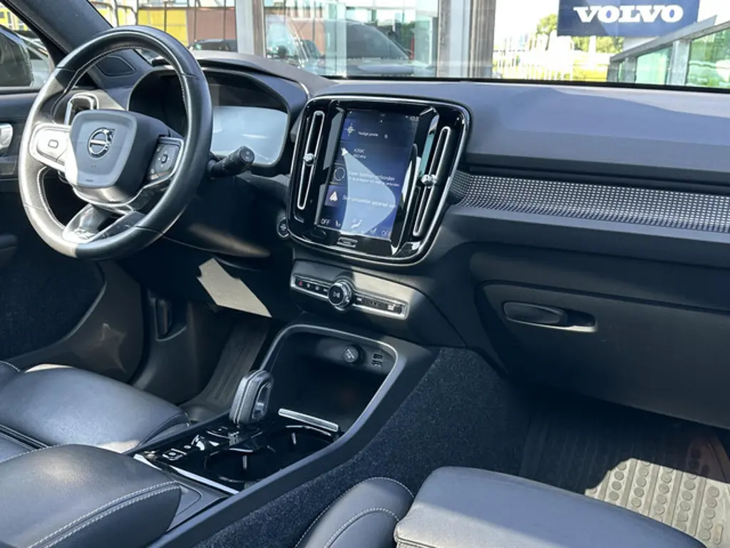 Volvo XC40 3