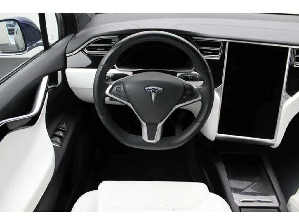 Tesla Model X 2
