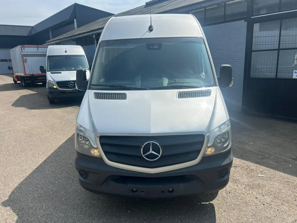 Mercedes-Benz Sprinter 2