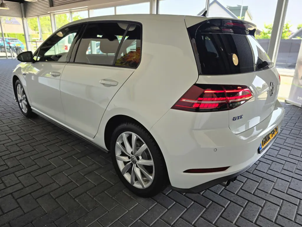 Volkswagen Golf 2