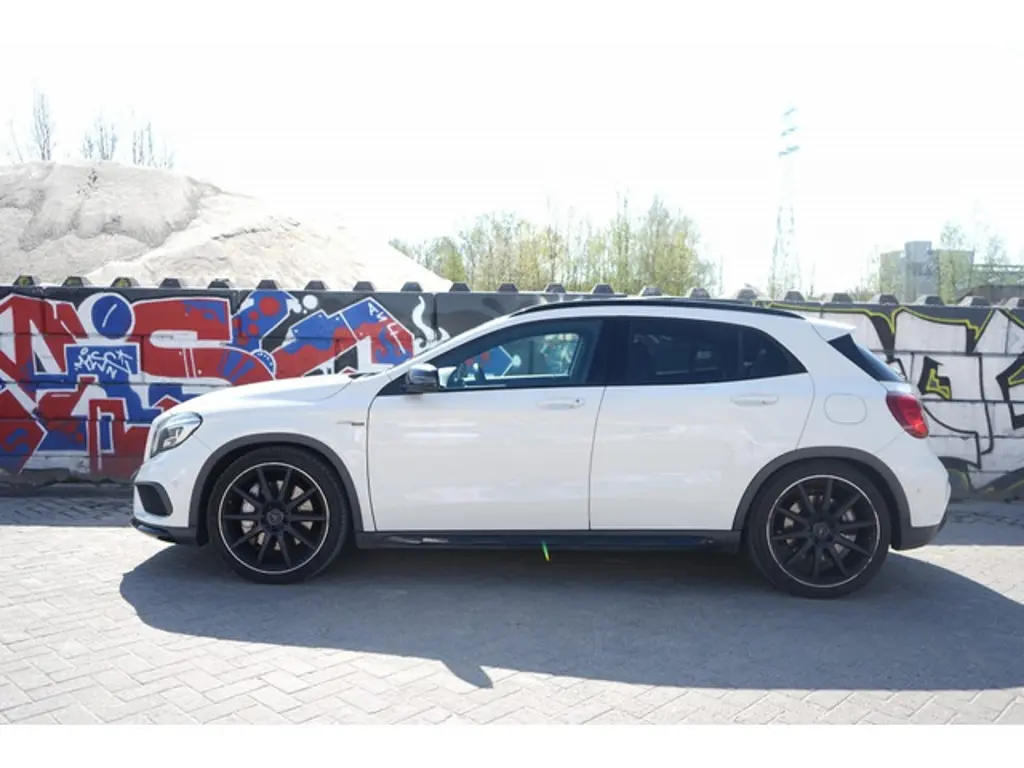 Mercedes-Benz GLA 2