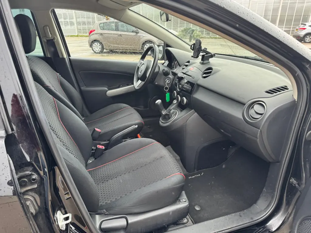 Mazda 2 3