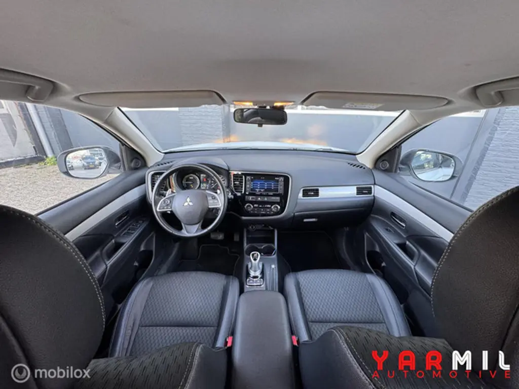 Mitsubishi Outlander 3