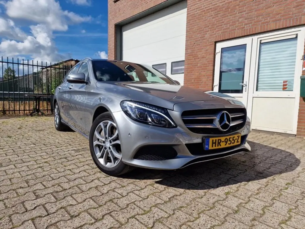 Mercedes-Benz C-Klasse 3