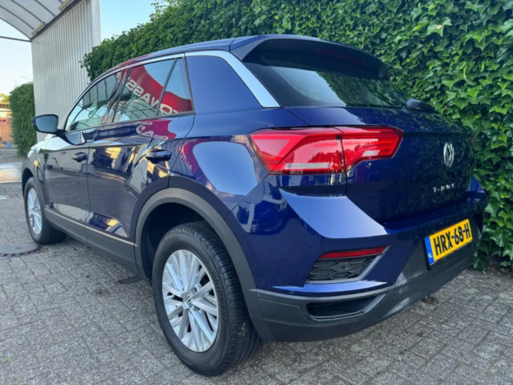 Volkswagen T-Roc 3