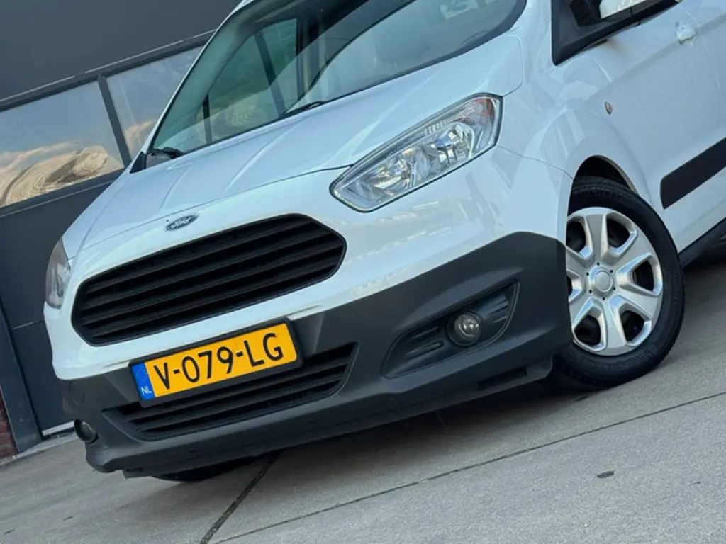 Ford Transit Courier 2