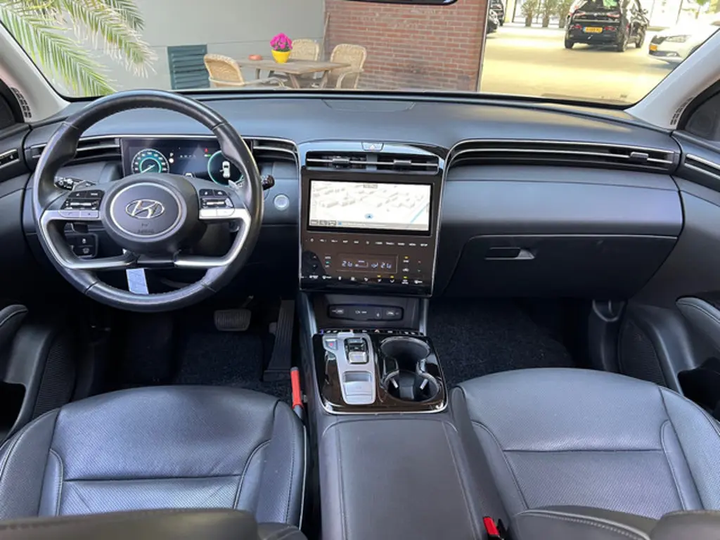 Hyundai Tucson Hybrid 2
