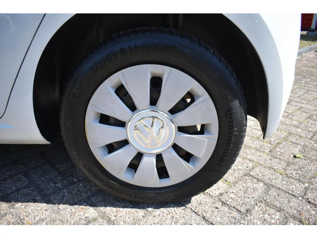 Volkswagen up! 3