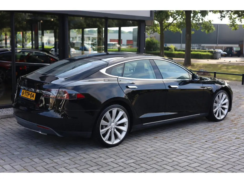 Tesla Model S 2