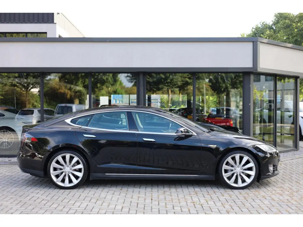 Tesla Model S 3