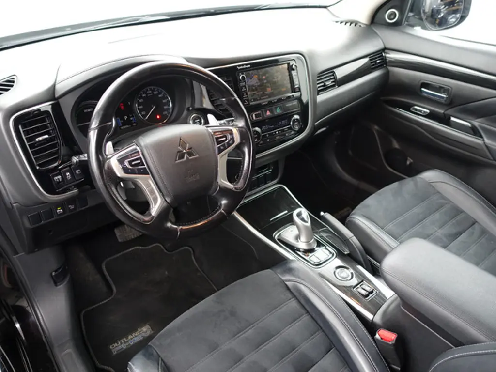 Mitsubishi Outlander 2