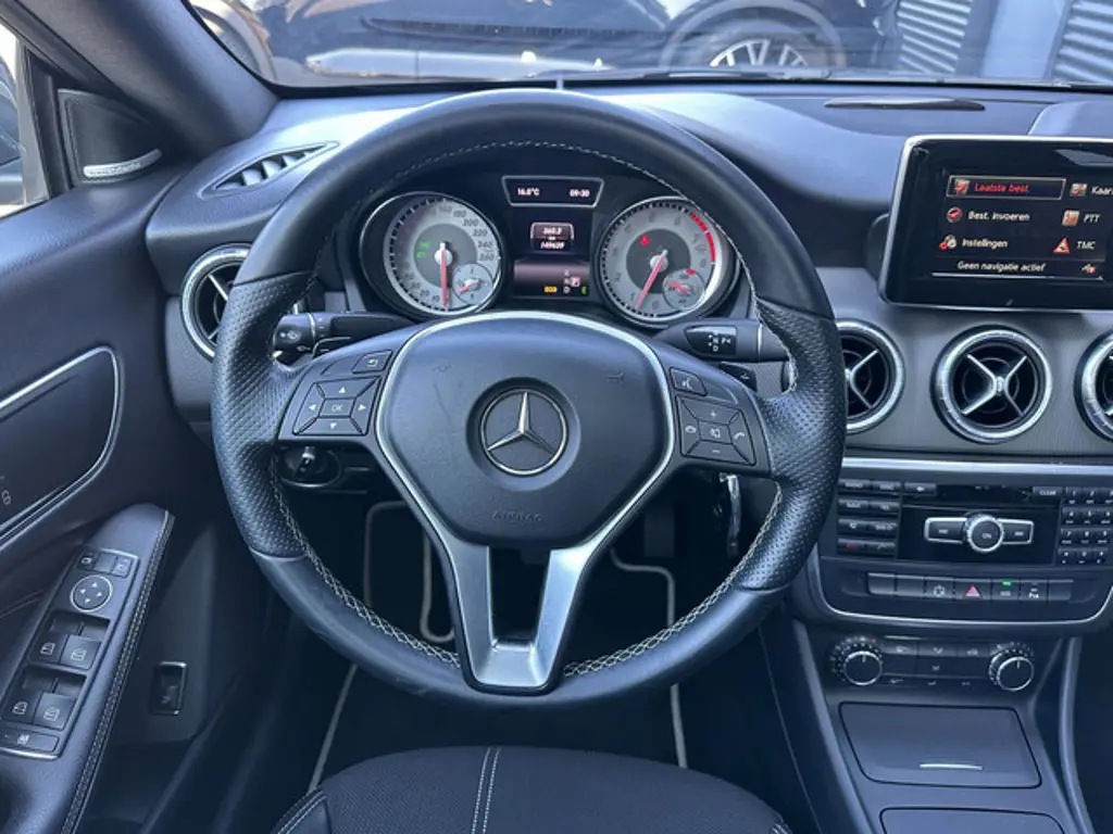 Mercedes-Benz CLA 3