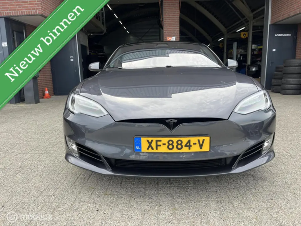 Tesla Model S 2