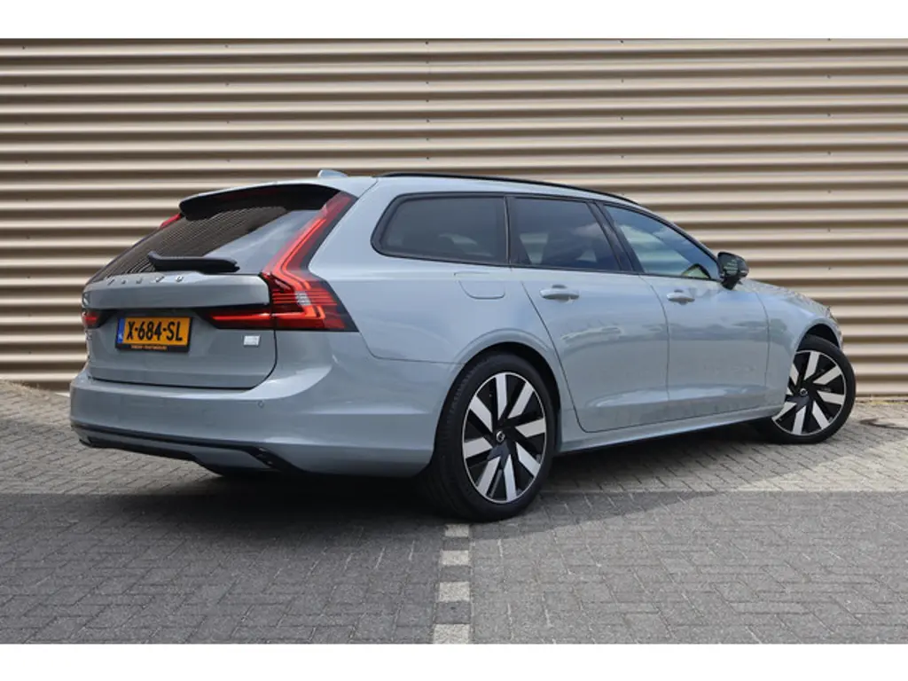 Volvo V90 2