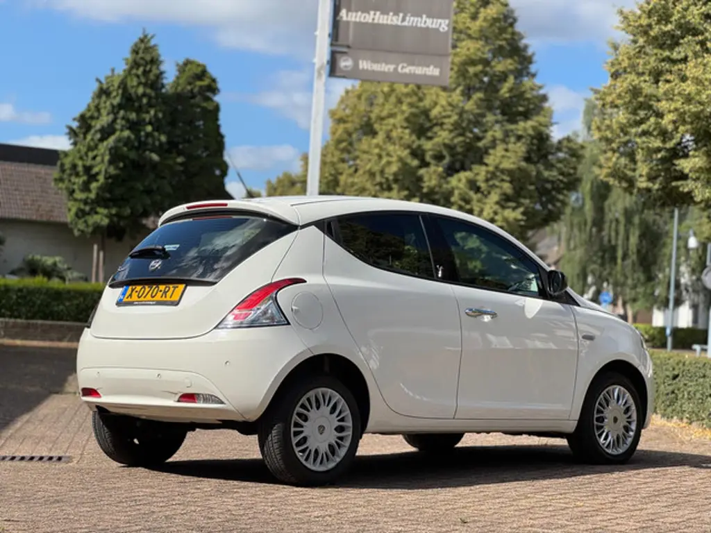Lancia Ypsilon 2