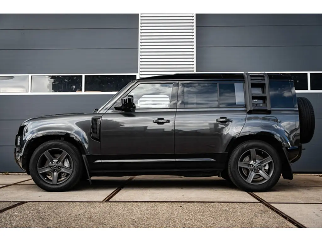 Land Rover Defender 2