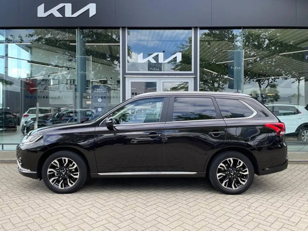 Mitsubishi Outlander 2