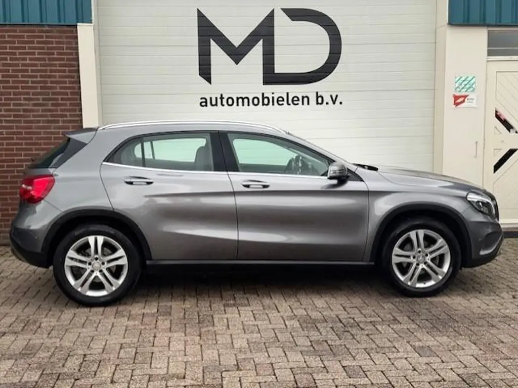 Mercedes-Benz GLA 2
