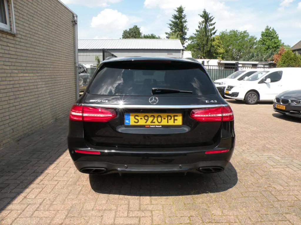 Mercedes-Benz E-Klasse 2