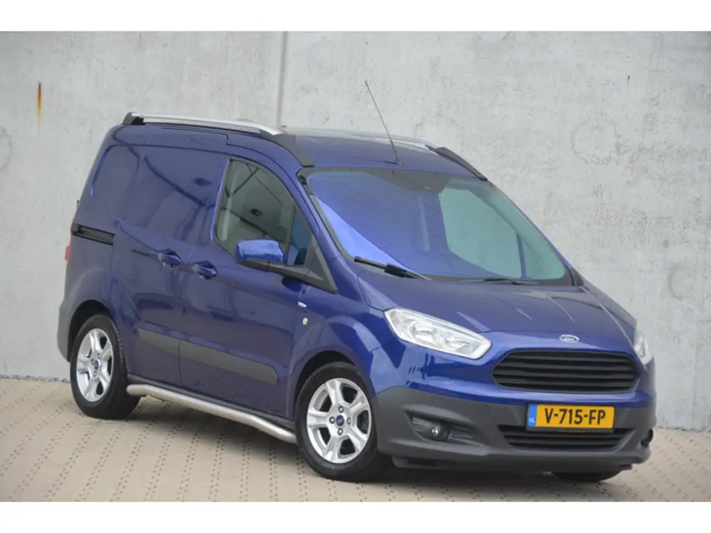 Ford Transit Courier 2