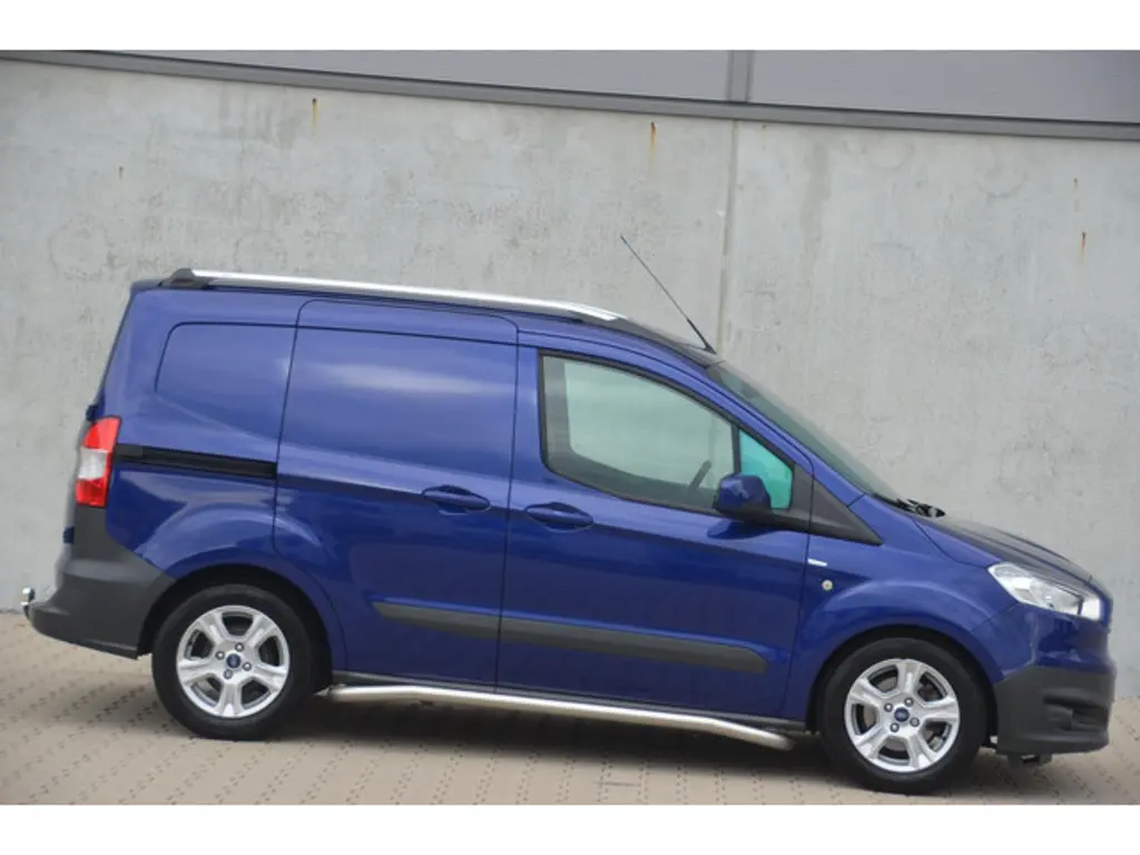 Ford Transit Courier 3