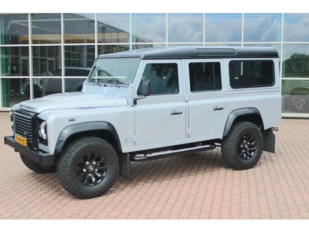 Land Rover Defender 2